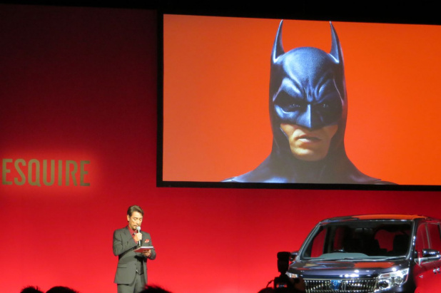 「トヨタ「エスクァイア」発表会にはバットマンと吉川晃司さん登場」の1枚目の画像