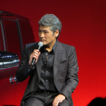 「トヨタ「エスクァイア」発表会にはバットマンと吉川晃司さん登場」の2枚目の画像ギャラリーへのリンク