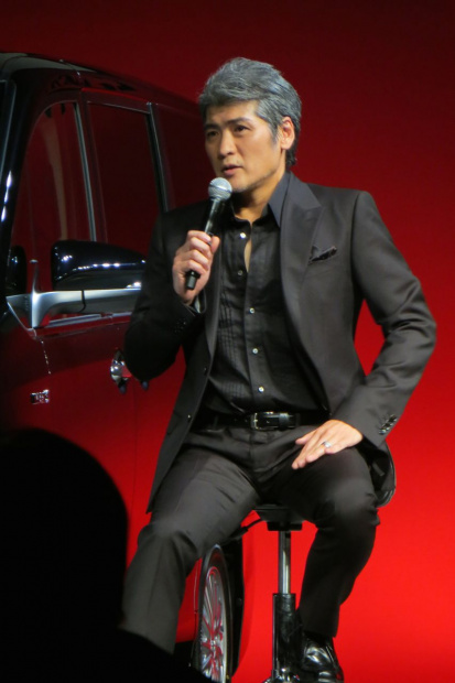 「トヨタ「エスクァイア」発表会にはバットマンと吉川晃司さん登場」の4枚目の画像