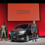 「トヨタ「エスクァイア」発表会にはバットマンと吉川晃司さん登場」の16枚目の画像ギャラリーへのリンク