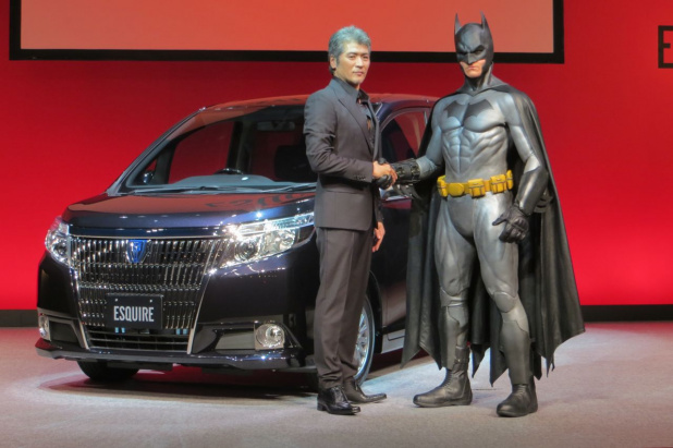 「トヨタ「エスクァイア」発表会にはバットマンと吉川晃司さん登場」の22枚目の画像