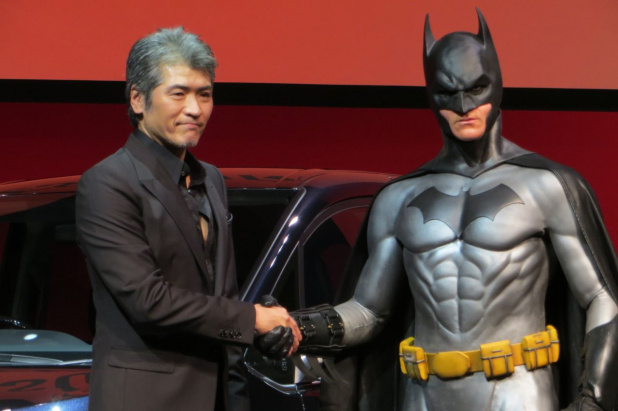 「トヨタ「エスクァイア」発表会にはバットマンと吉川晃司さん登場」の23枚目の画像