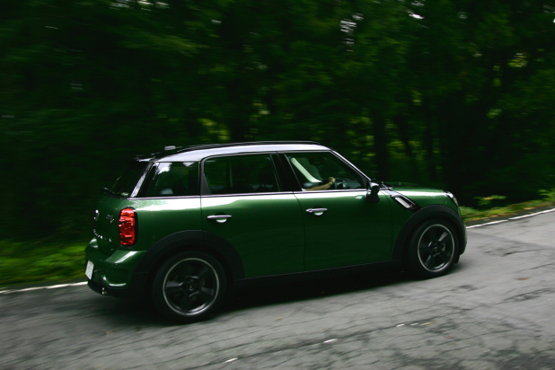 「もはやMINIじゃない! ミニ＋ディーゼルの組み合わせ?【MINI Cooper SD CROSSOVER試乗】」の10枚目の画像