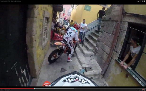 「ポルトガルの街中でやるモトクロスのレースが腕白すぎる！【動画】」の2枚目の画像