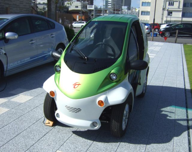 「トヨタがフランスで「i-ROAD」を世界にアピール!」の2枚目の画像