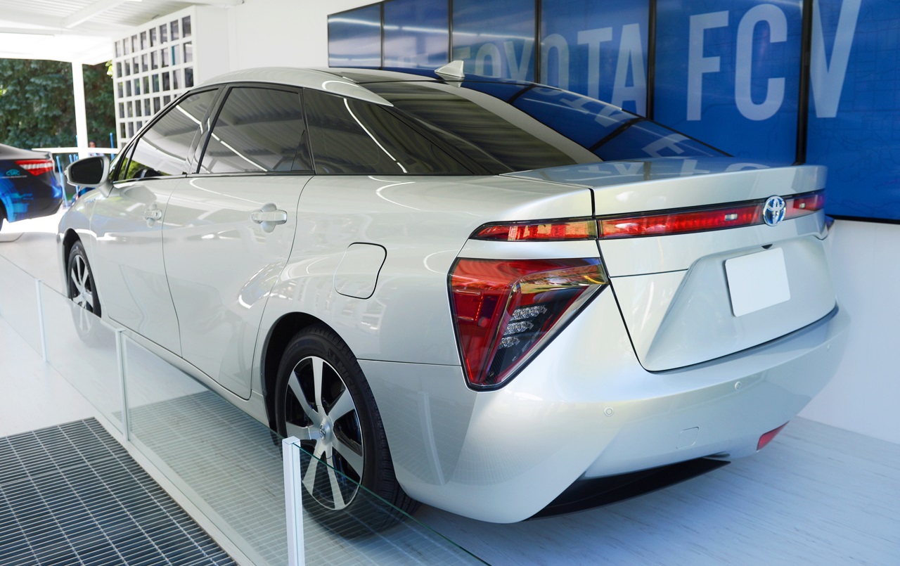 「発売目前のトヨタ「FCV」、早くもオーダーが1,000台に!」の3枚目の画像
