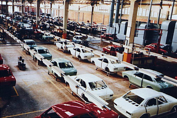 「43年間で欧州生産900万台のトヨタがコンパクトSUV「CH-R」など小型車販売拡大へ」の6枚目の画像