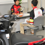 【YAMAHA World Tecnician GP 2014】ヤマハのバイクで競い合う！ただしレースじゃなく… - 女子接客①