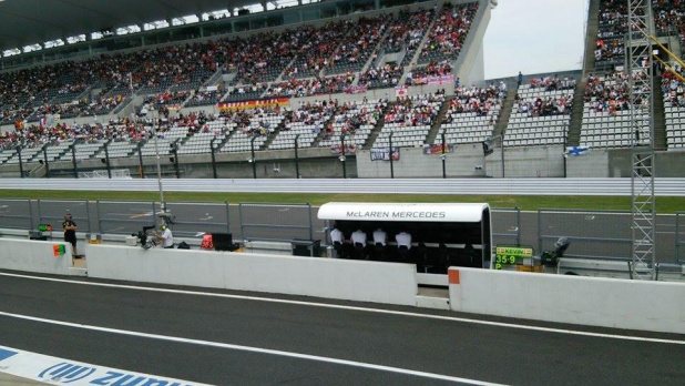 「【F1女子がゆく! 日本GP突撃レポート03】ついに希少「パドックパス」をゲット!」の3枚目の画像