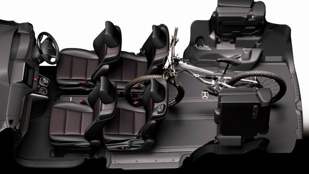 「トヨタ新型ミニバン「エスクァイア」画像ギャラリー ─ 高級車にコンパクトキャブワゴンという新提案」の11枚目の画像