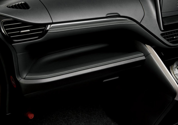 「トヨタ新型ミニバン「エスクァイア」画像ギャラリー ─ 高級車にコンパクトキャブワゴンという新提案」の17枚目の画像
