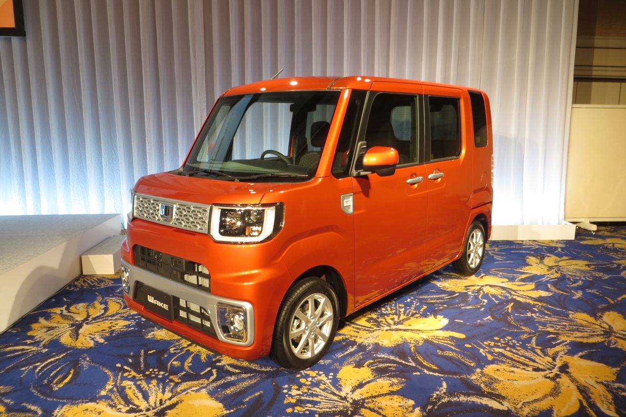 Daihatsu Wake 15 画像 ダイハツ ウェイク は遊びのプロの軽自動車 全高1 5m 価格は135万円から Clicccar Com