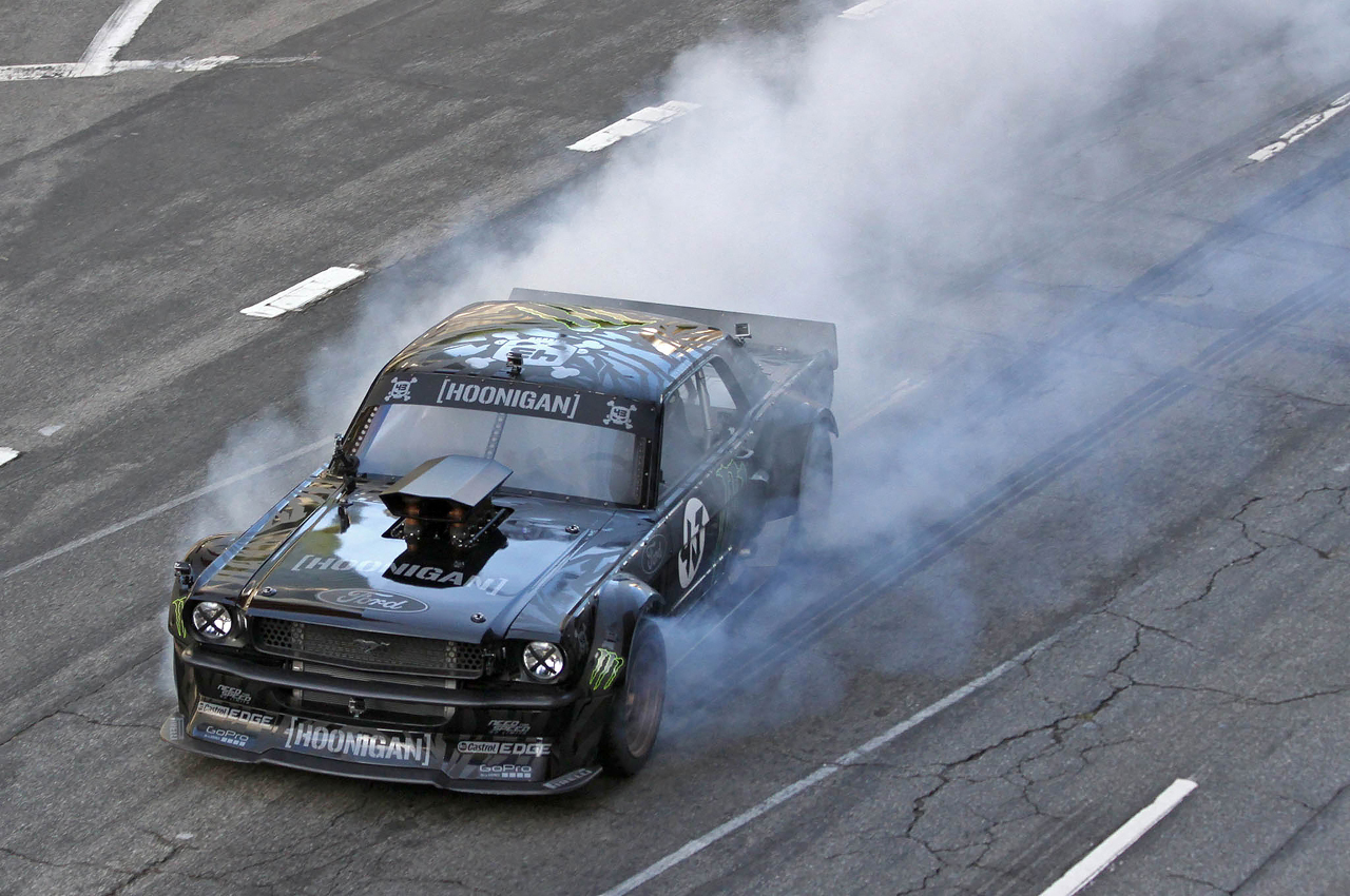 Джимхана Ford Ford Mustang