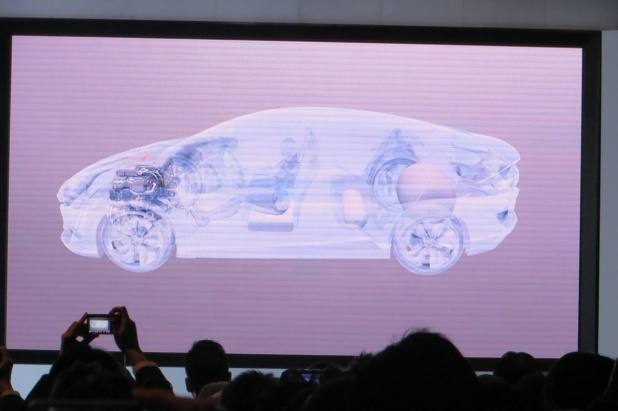 「ホンダ「FCV CONCEPT」2015年度内に発売予定の燃料電池車3つの特徴」の4枚目の画像