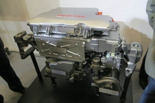 「ホンダ「FCV CONCEPT」2015年度内に発売予定の燃料電池車3つの特徴」の17枚目の画像