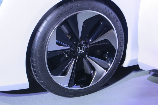 「ホンダ「FCV CONCEPT」2015年度内に発売予定の燃料電池車3つの特徴」の19枚目の画像