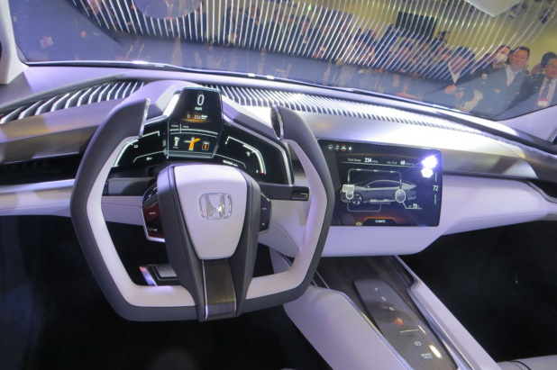 「ホンダ「FCV CONCEPT」2015年度内に発売予定の燃料電池車3つの特徴」の20枚目の画像