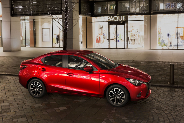 「デミオのセダン版もかなりスポーティ！「Mazda2」セダンが世界デビュー」の4枚目の画像