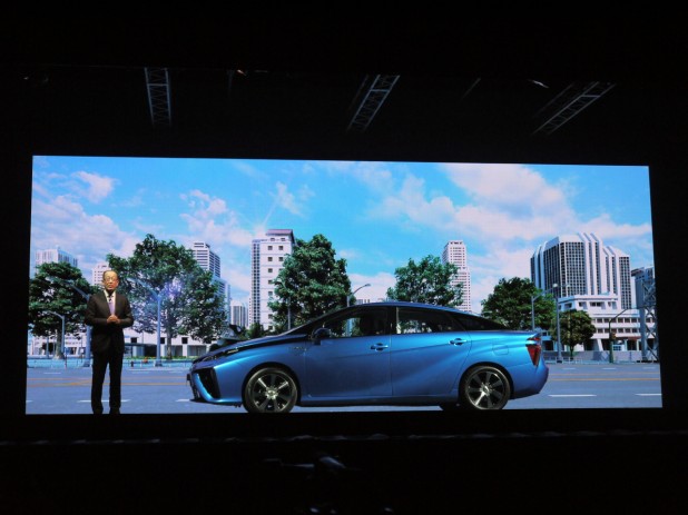 TOYOTA_MIRAI_01