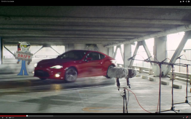 「ドリフトと”ピタゴラ装置”的仕掛けが楽しいトヨタのCM【動画】」の2枚目の画像