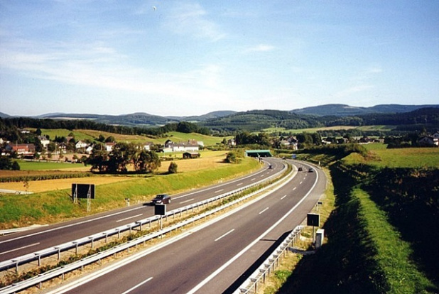 「ドイツ自慢の幹線道路「アウトバーン」が有料化される?」の1枚目の画像