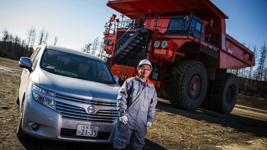 超大型ダンプに移動物検知機能付アラウンドビューモニター技術を搭載 Clicccar Com