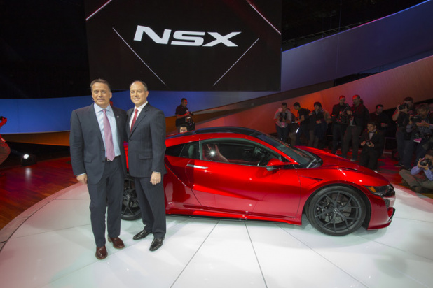 「ホンダ新型NSXが初代ヘリテージの赤いボディ、価格15万ドルで登場! 【デトロイトショー2015】」の15枚目の画像