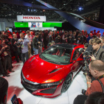 「ホンダ新型NSXが初代ヘリテージの赤いボディ、価格15万ドルで登場! 【デトロイトショー2015】」の16枚目の画像ギャラリーへのリンク