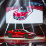 「ホンダ新型NSXが初代ヘリテージの赤いボディ、価格15万ドルで登場! 【デトロイトショー2015】」の17枚目の画像ギャラリーへのリンク