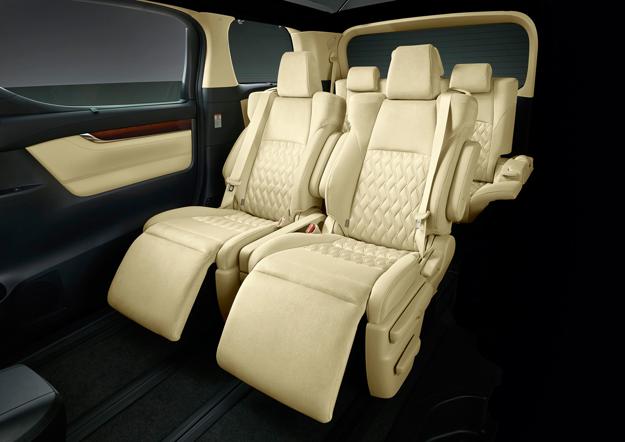 Alphard 006 画像 室内の広いミニバンという枠を超えて新世代の高級車へ進化 Clicccar Com