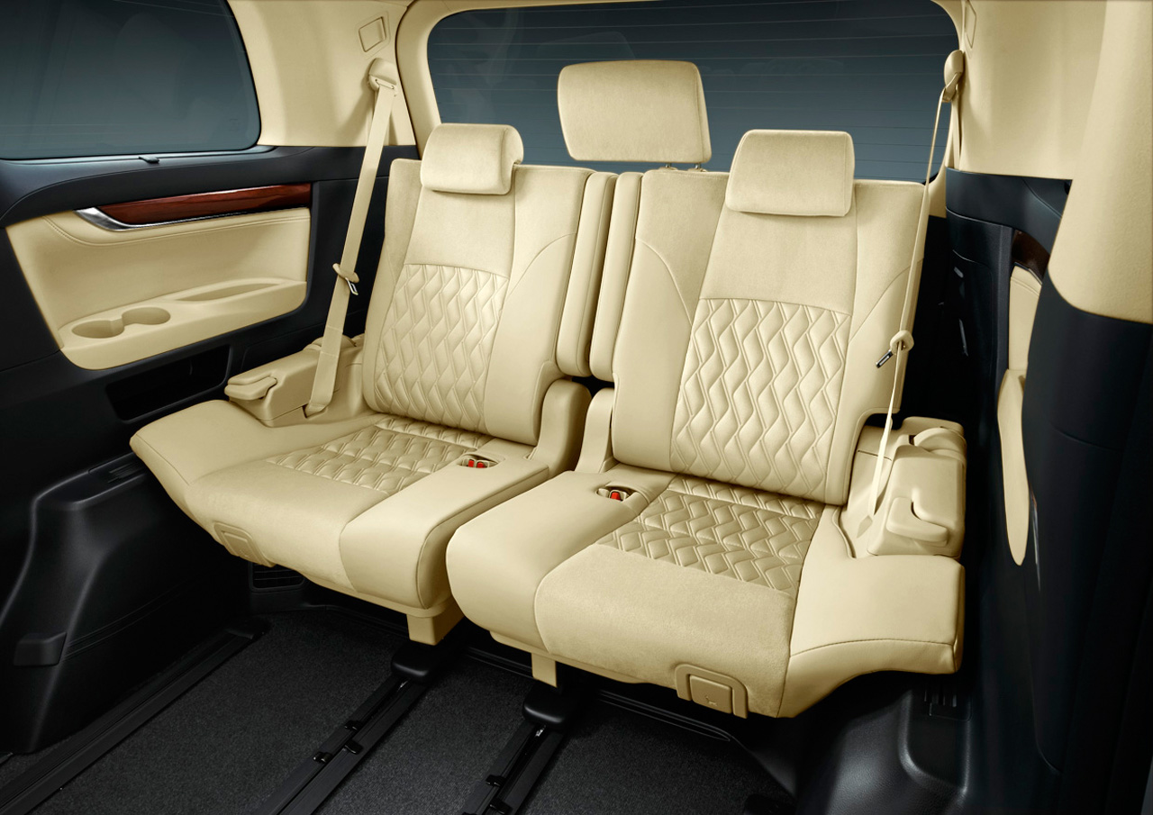 Alphard 006 画像 室内の広いミニバンという枠を超えて新世代の高級車へ進化 Clicccar Com