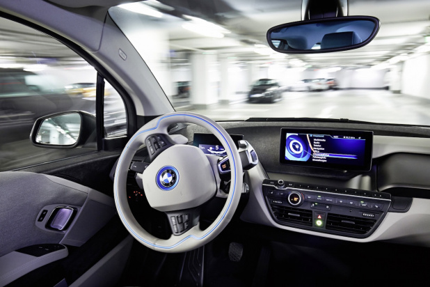 「BMWがセンチ単位の精度を誇る全自動パーキング・システムを公開【CES2015】」の5枚目の画像