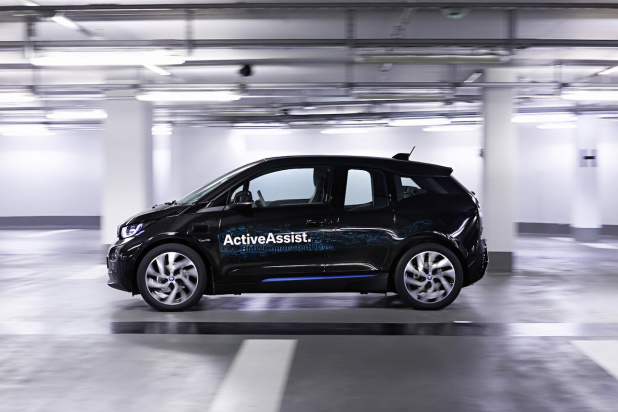 「BMWがセンチ単位の精度を誇る全自動パーキング・システムを公開【CES2015】」の1枚目の画像
