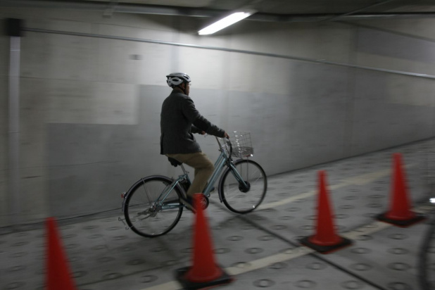 「電動アシスト付自転車に日本で初めてベルトドライブを採用した両輪駆動の「アルベルトe」が登場」の6枚目の画像