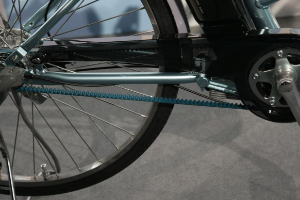 「電動アシスト付自転車に日本で初めてベルトドライブを採用した両輪駆動の「アルベルトe」が登場」の5枚目の画像