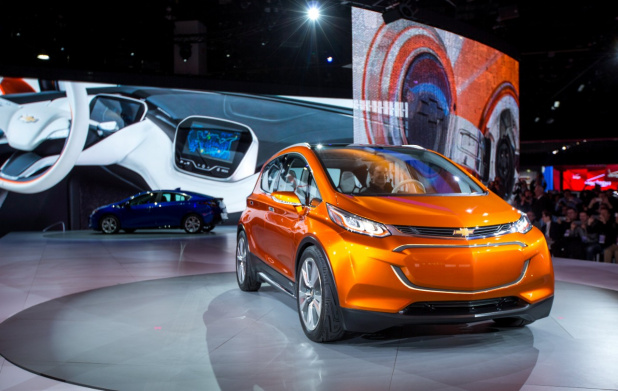 「320km走れて価格3万ドルが目標のシボレー電気自動車コンセプト【デトロイトショー2015】」の5枚目の画像