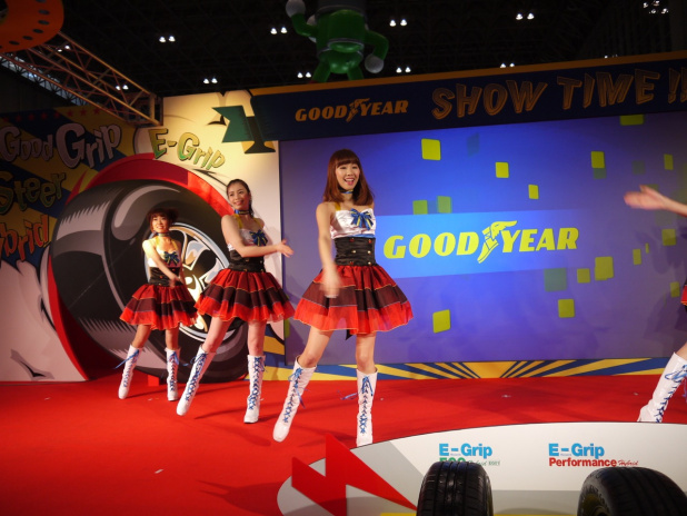 「見せ場は「SHOW TIME!!」でも「ハイブリッド車にはグッドイヤー」を猛アピール【東京オートサロン2015】」の10枚目の画像