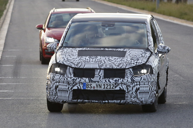 「VW新型トゥーランはダウンサイジング＆超軽量化！」の1枚目の画像