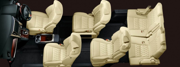「トヨタ新型「アルファード」画像ギャラリー －1m以上スライドする助手席！」の11枚目の画像