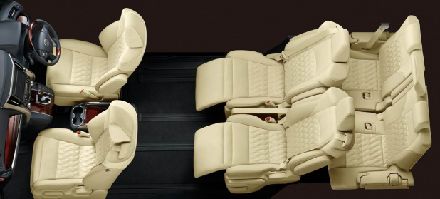「トヨタ新型「アルファード」画像ギャラリー －1m以上スライドする助手席！」の13枚目の画像