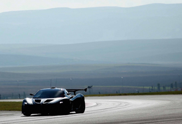 「マクラーレン「McLaren P1 GTR」画像ギャラリー ─ 700ps/トンを超えるパワーウェイトレシオを誇るサーキット専用モデル」の4枚目の画像