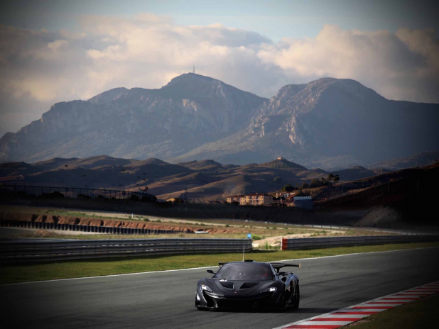 「マクラーレン「McLaren P1 GTR」画像ギャラリー ─ 700ps/トンを超えるパワーウェイトレシオを誇るサーキット専用モデル」の12枚目の画像