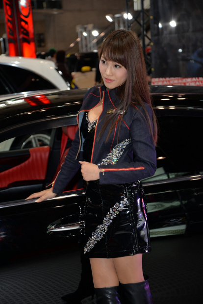 「高級車にはシックでハイレベルな美女が似合う【東京オートサロン2015】」の2枚目の画像