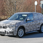 ついに新ヘッドライト露出したBMW 「X1」! - BMW X1 3