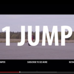 1跳躍で2台のバイクを飛び越えることに成功！【動画】 - Bike_Jump_02