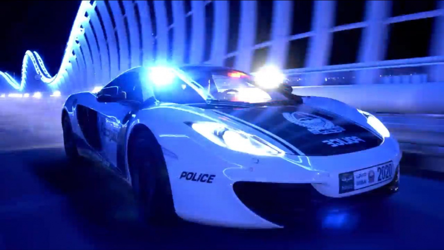 超ムダにカッコいいドバイの警察スーパーカー軍団 動画 Clicccar Com