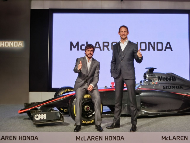 「【F1女子がゆく! McLaren-Honda2015記者会見】初体験レポート! バトン、アロンソのオーラがスゴい!!」の2枚目の画像