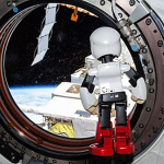 ロボット宇宙飛行士「キロボ」が1年半ぶりに地球帰還! - KIROBO