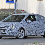 D2XXプラットフォーム採用の新型オペル・アストラ・セダンが市街地テスト! - Opel Astra Sedan 1