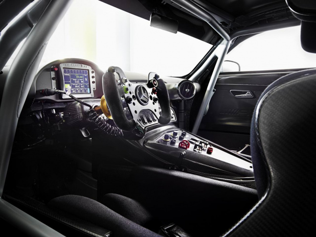 「勝つために生まれる、メルセデスAMG GT3世界初公開【ジュネーブモーターショー2015】」の5枚目の画像